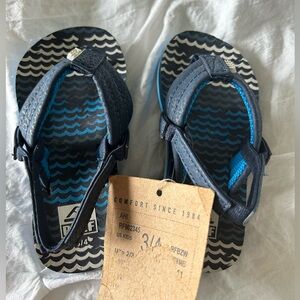 NWT 3/4 Toddler Reef flip flops sandals blue black
